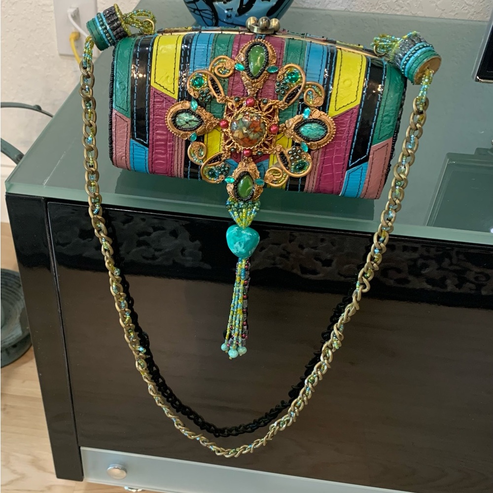 Stunning Mary Frances Clutch
